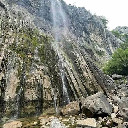 Сasa de vacaciones Casa En La Montaña Con Piscina De Temporada *