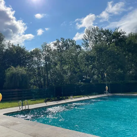 Сasa de vacaciones Casa En La Montaña Con Piscina De Temporada *