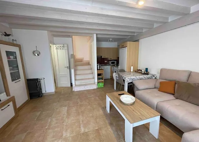 Hébergement de vacances Casa En La Montana Con Piscina De Temporada