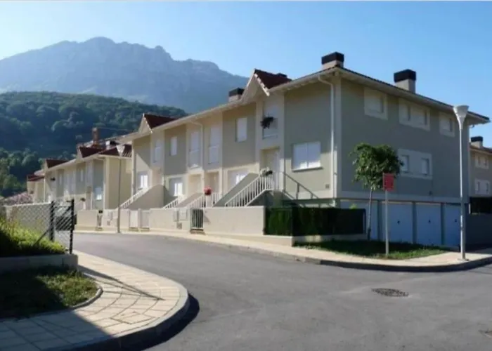 Dom wakacyjny Casa En La Montana Con Piscina De Temporada Arredondo