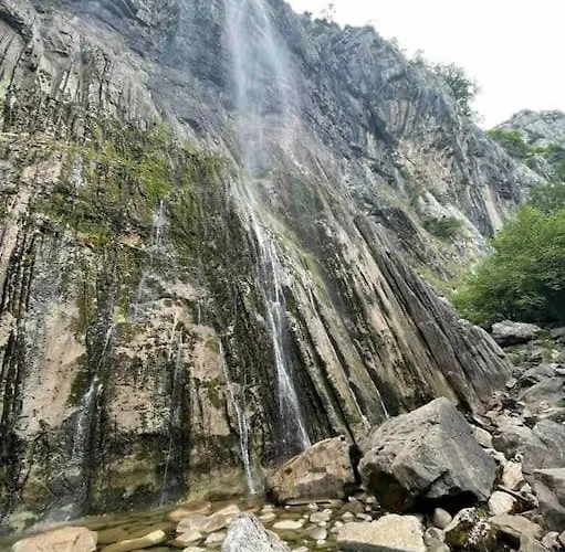 Hébergement de vacances Casa En La Montana Con Piscina De Temporada *