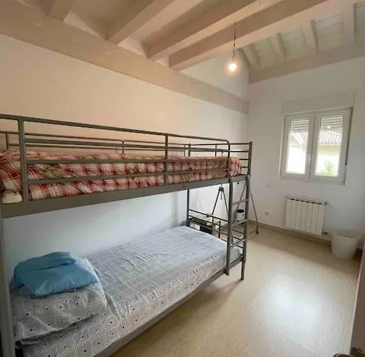 Casa En La Montana Con Piscina De Temporada Hébergement de vacances *